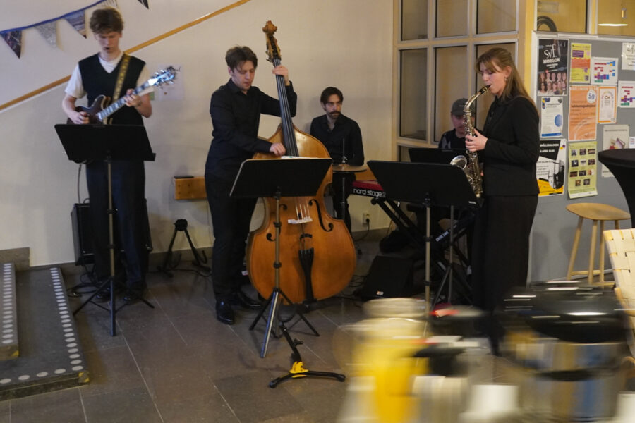 Musiklinjen mingelmusicerar Musiklinjen mingelmusicerar