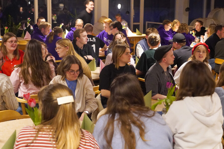 Mot middagen Mot middagen