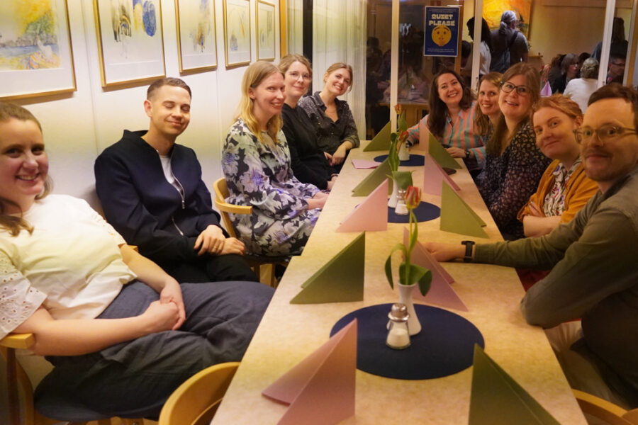 Mot middagen Mot middagen