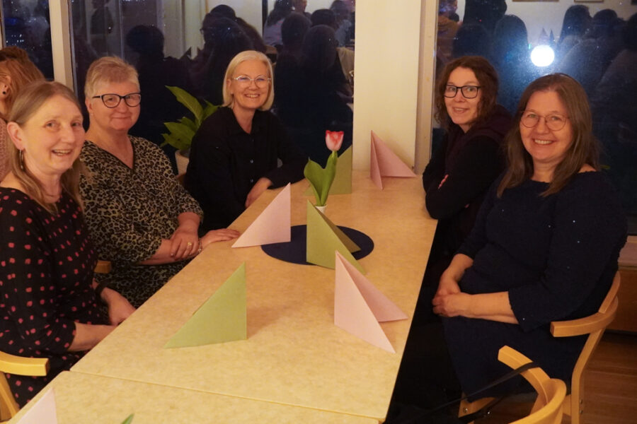 Mot middagen Mot middagen