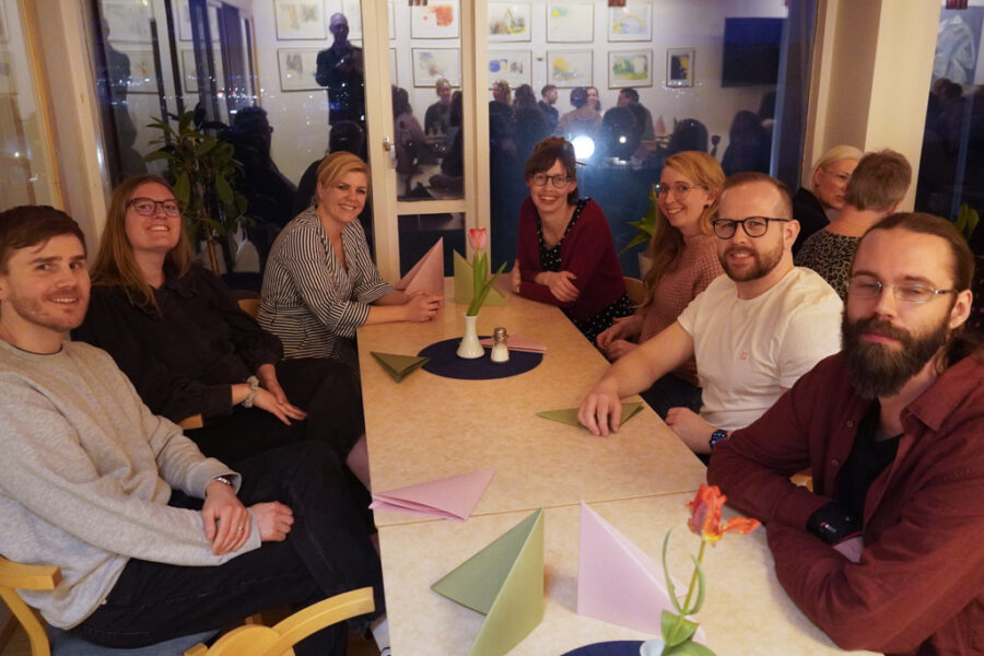 Mot middagen Mot middagen