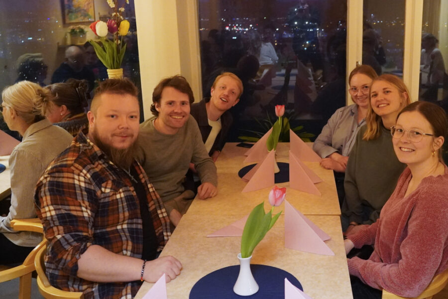 Mot middagen Mot middagen