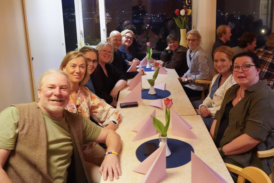 Mot middagen Mot middagen