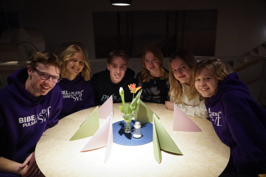 Mot middagen Mot middagen