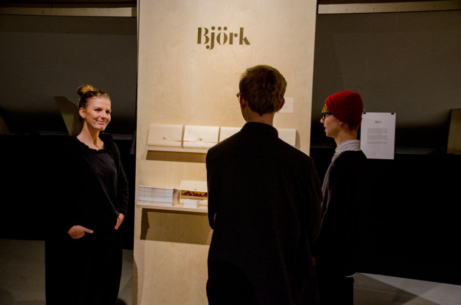 Slutet är nära - Björk monter